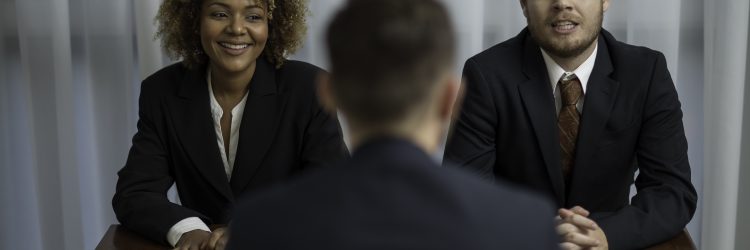Entrevista em inglês à vista? Saiba como se preparar